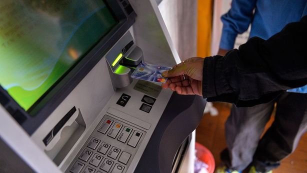Risparmio e italiani: sale quota depositi, crollano bond bancari