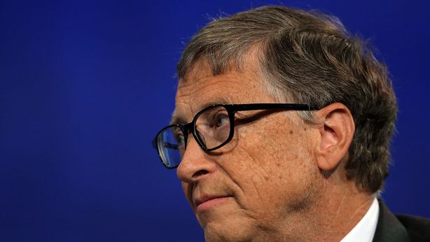Bill Gates con l’FBI: “Apple sblocchi iPhone terrorista”