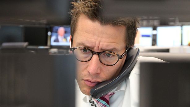 Borsa Milano e petrolio accelerano al ribasso sul finale