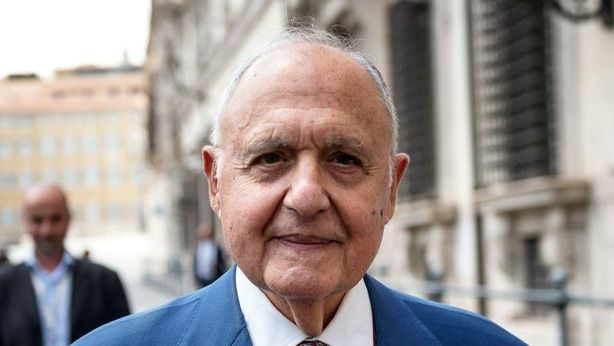 Savona (Consob): “Lo Stato emetta bond perpetui come in guerra”