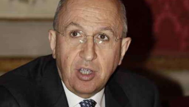 Banchieri italiani tirchi. Mentre Hsbc dona 1 milione di bonus ai top manager