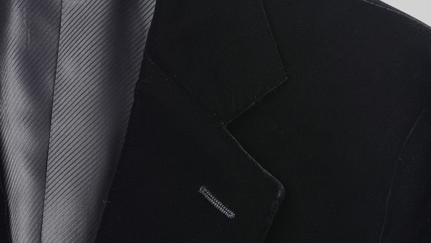 Giorgio Armani autunno 2017, protagonista il velluto