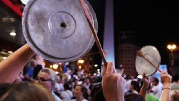 Argentini infuriati: migliaia manifestano contro il governo