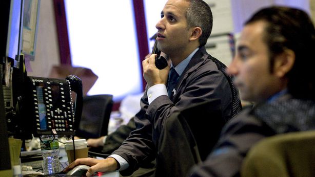 Borsa Milano vola con banche e petrolio. Mps sotto stress