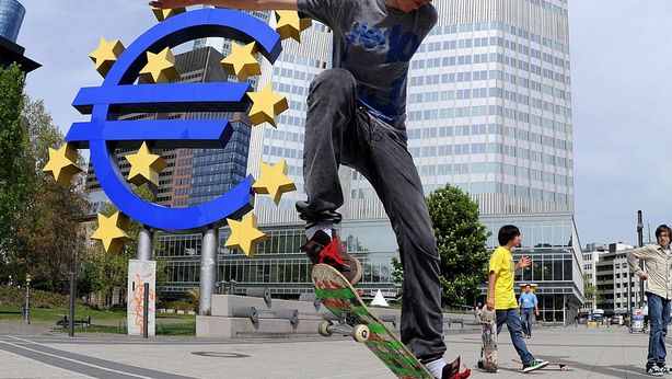 Euro, tonfo peggiore da Brexit. “Verso parità con dollaro, come approfittarne”