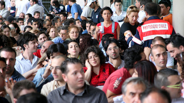 Disoccupazione giovanile: idea mini pausa tra contratti