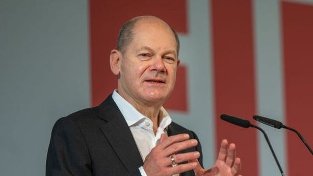 Scholz lancia l’allarme: “conseguenze” se la Cina invia armi alla Russia