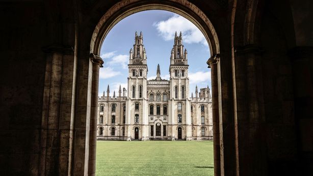 Brexit: crollano iscrizioni di studenti Ue alle università di Oxford e Cambridge
