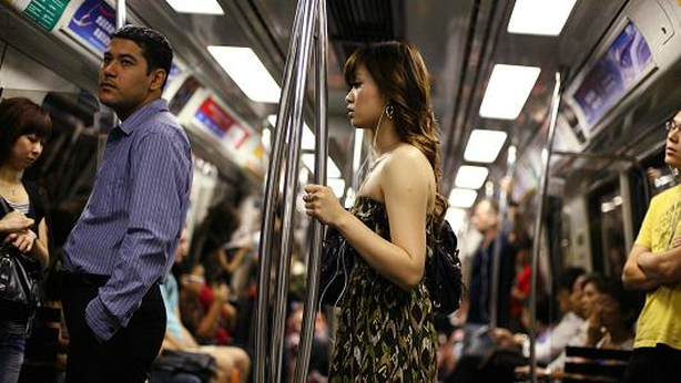 Banchiere inglese insulta la gente povera di Singapore, esplode polemica in rete