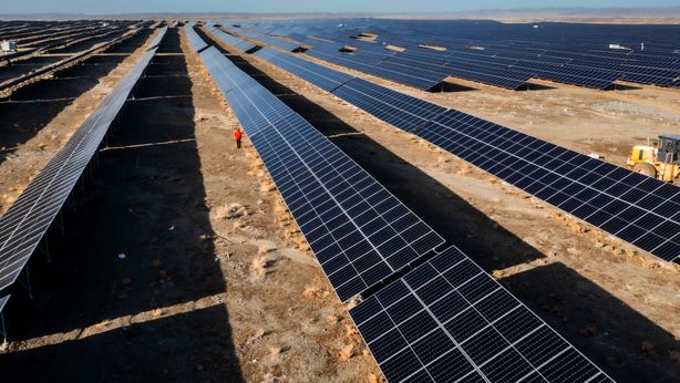Cina corre nelle rinnovabili, si conferma leader mondiale nell’energia green