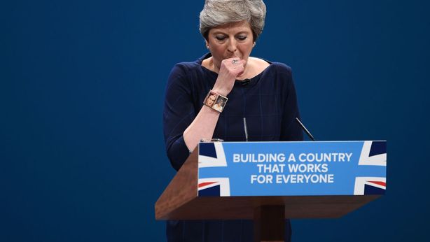 Farage: “May sottomessa all’UE, speranze Brexit saranno tradite”