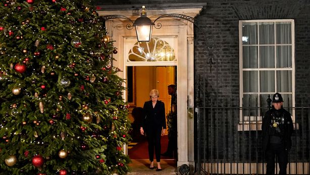 May supera voto sfiducia, ma promette: “non mi ricandiderò nel 2022”