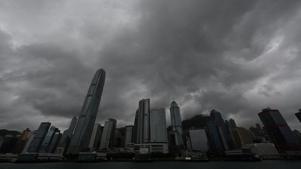 Borsa Tokyo piatta, Borsa Shanghai paga timori Pil Cina, scivola al minimo in quattro anni. Hong Kong -10% YTD
