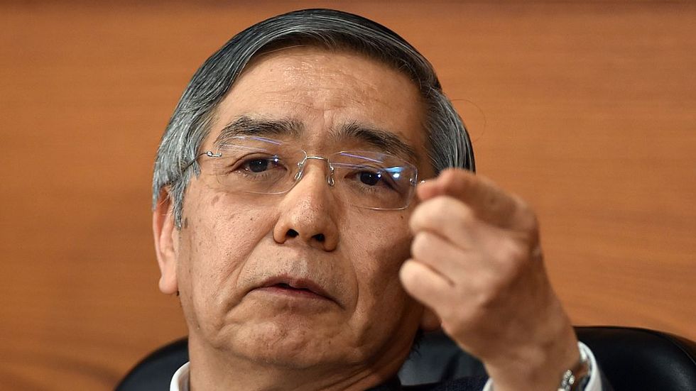 Kuroda falco e dazi di Trump mettono sotto pressione le Borse