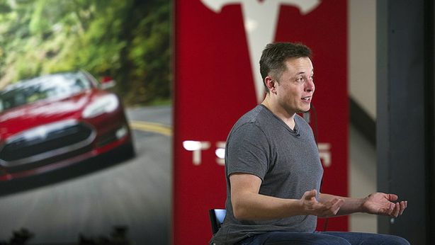 Auto: Tesla lavora a pilota automatico con Google
