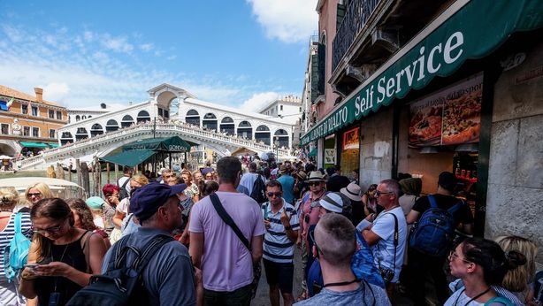Spendere troppo in vacanza: i sette errori più comuni