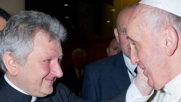 Ior, il n.1 Ricca è gay e Papa Francesco vuole cacciarlo
