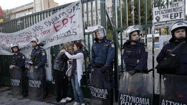 Grecia: sgomberata Tv di Stato occupata, scontri con polizia