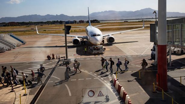 Addio voli low cost. Ecco i trucchi per risparmiare sul biglietto