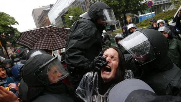 Occupy Bce: oltre 2.000 bloccano accesso a Eurotower