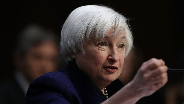 Mercati inchiodati. Da verbali Fed rebus sul bazooka Trump