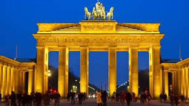 La Germania si rafforza, ma aumenta minaccia deflazione