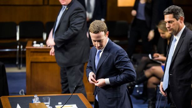 Facebook, Parlamento Ue fa pressing su Zuckerberg: “Venga a Bruxelles”