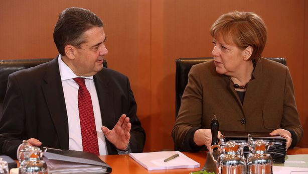 Gabriel: Merkel ha gestito crisi migranti con “ingenuità e baldanza”