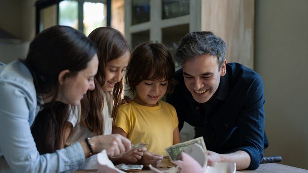 Più poveri e formiche allo stesso tempo: il paradosso degli italiani