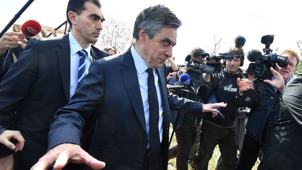 Francia, Fillon scaricato dai suoi. Le Pen: addio euro “non è questione di se ma quando”