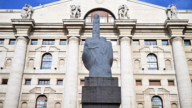 Famiglie italiane investono sempre più in azioni, mentre il patrimonio totale raggiunge nuovo record