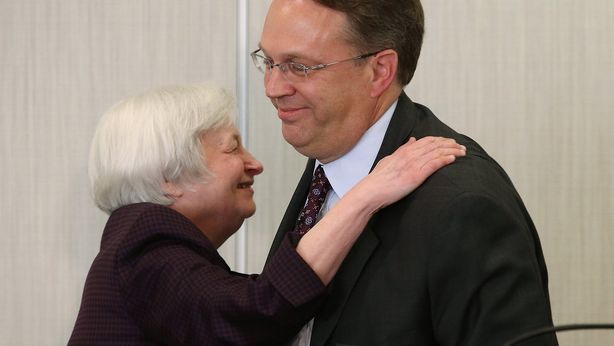 Fed risolleva Wall Street, invoca cautela sui tassi