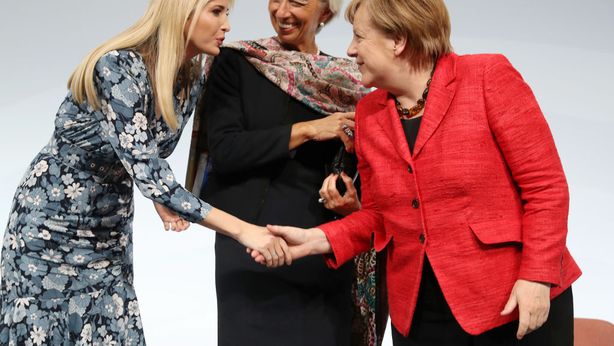 Merkel invita Ivanka Trump, che viene sommersa dai fischi