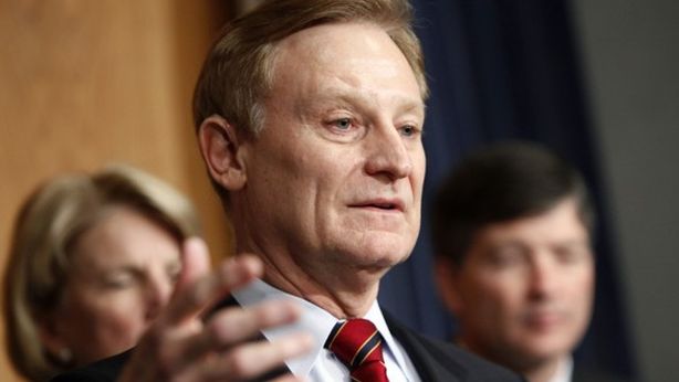 Usa: indagato di insider trading uno dei politici piu’ prominenti