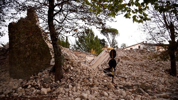 Terremoto, il più violento dal 1980. Polemica su magnitudo ‘falsata’