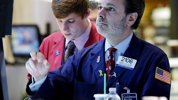 Wall Street chiude incerta, rally petrolio