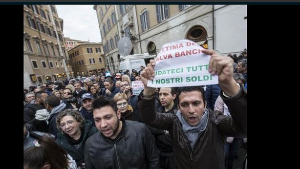 Salva banche. Ira risparmiatori: “Criminali, rivogliamo nostri soldi”