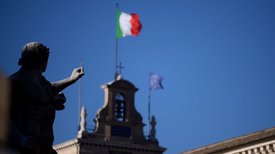 Italia supera l’esame di S&P e Fitch. Debito e invecchiamento, le sfide più grandi