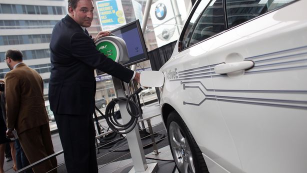 Ecotassa, dietrofront del governo: solo ecobonus su auto elettriche