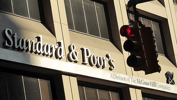 S&P segue Fitch, taglia rating alla Spagna. Outlook negativo
