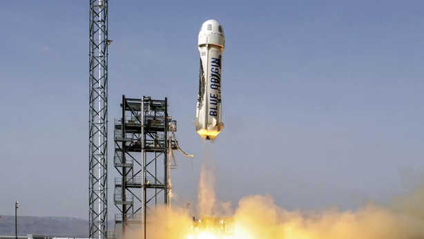 Jeff Bezos ha completato con successo il suo viaggio nello spazio