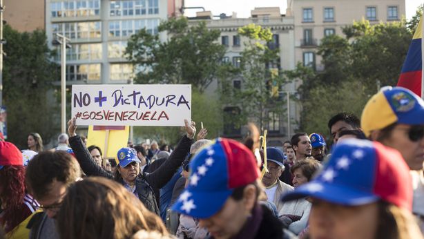 Venezuela sull’orlo di una guerra civile: oltre 76 morti