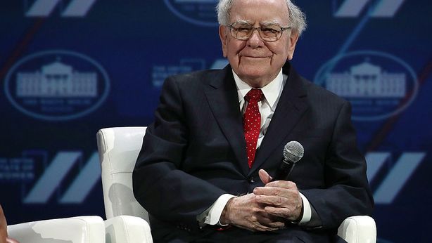 Warren Buffett si scontra con BlackRock per svolta Esg in Berkshire
