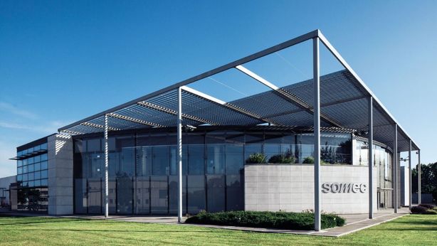 Somec: rafforza capacità produttiva di moduli vetrati per facciate civili