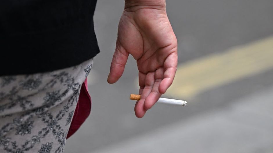 Stangata in arrivo per i fumatori, quanto vale la tassa sulle sigarette