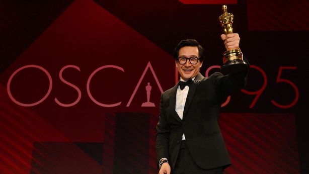 “Everything Everywhere All At Once” vince l’Oscar. Ecco quanto ci guadagna