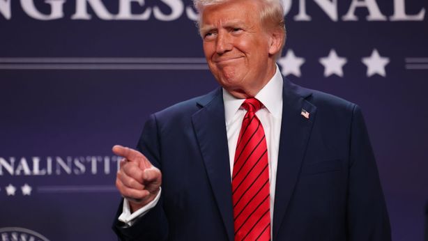 Trump minaccia i BRICS: dazi al 100% se creano valuta alternativa al dollaro