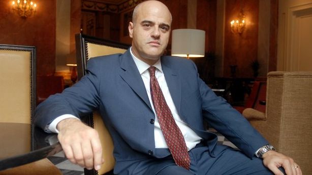 Eni, nuova inchiesta: tangenti. Indagato l’ad Descalzi