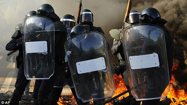 Spagna: piano per salvare oligarchi e punire manifestanti