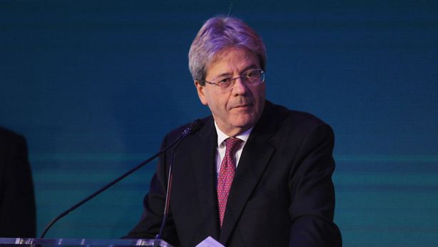 Gentiloni da Davos: “No all’alleanza con Berlusconi”
